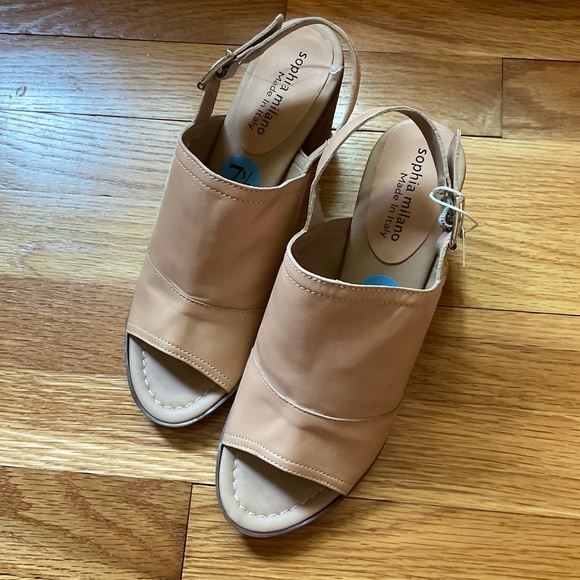 💕 Tan Leather Slingbacks with Stacked Heel 💕 - Picture 8 of 15